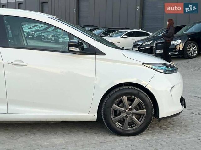 Белый Рено Зое, объемом двигателя 0 л и пробегом 95 тыс. км за 8940 $, фото 11 на Automoto.ua