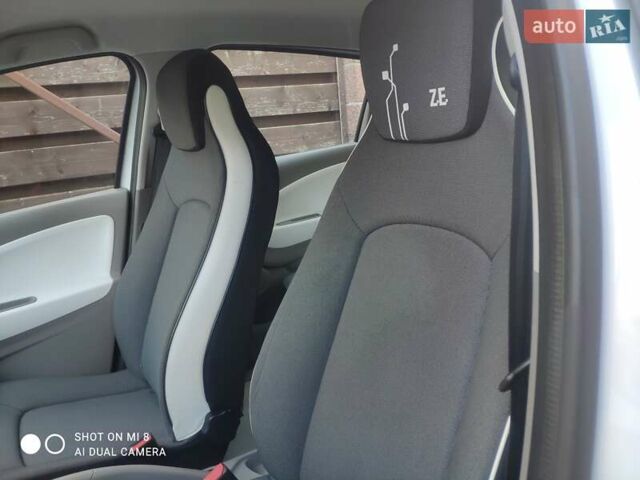 Білий Рено Зое, об'ємом двигуна 0 л та пробігом 88 тис. км за 8799 $, фото 25 на Automoto.ua