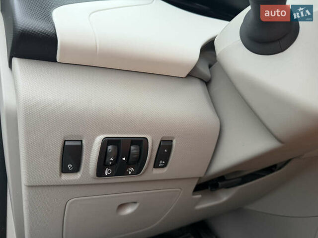 Білий Рено Зое, об'ємом двигуна 0 л та пробігом 104 тис. км за 8700 $, фото 23 на Automoto.ua