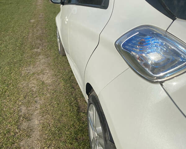 Білий Рено Зое, об'ємом двигуна 0 л та пробігом 100 тис. км за 9000 $, фото 12 на Automoto.ua