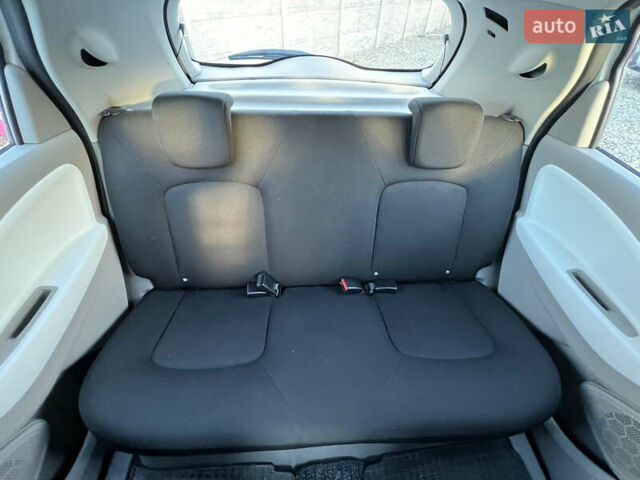 Белый Рено Зое, объемом двигателя 0 л и пробегом 94 тыс. км за 9199 $, фото 29 на Automoto.ua