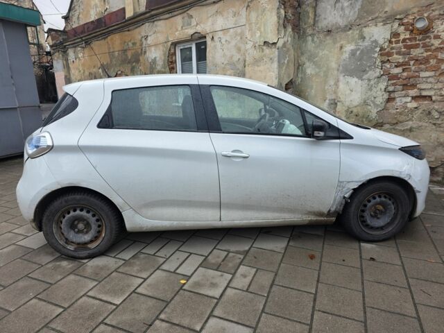 Белый Рено Зое, объемом двигателя 0 л и пробегом 152 тыс. км за 8400 $, фото 12 на Automoto.ua
