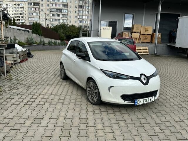 Білий Рено Зое, об'ємом двигуна 0 л та пробігом 100 тис. км за 9231 $, фото 1 на Automoto.ua