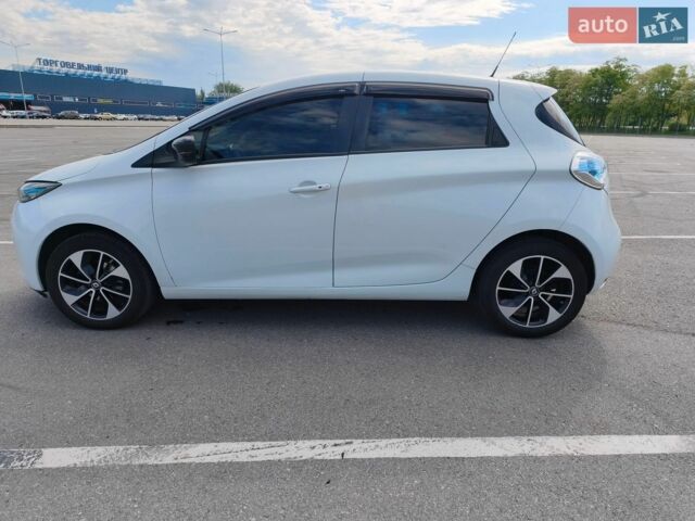 Белый Рено Зое, объемом двигателя 0 л и пробегом 205 тыс. км за 9500 $, фото 5 на Automoto.ua