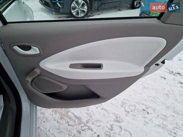 Білий Рено Зое, об'ємом двигуна 0 л та пробігом 33 тис. км за 9900 $, фото 36 на Automoto.ua
