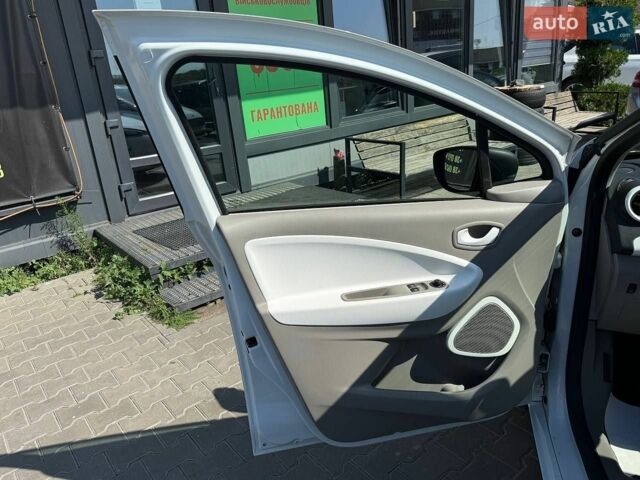 Белый Рено Зое, объемом двигателя 0 л и пробегом 179 тыс. км за 8700 $, фото 26 на Automoto.ua