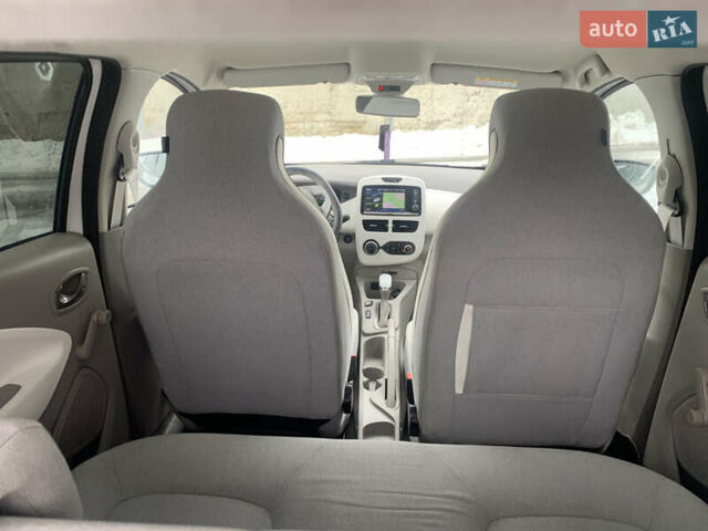 Білий Рено Зое, об'ємом двигуна 0 л та пробігом 153 тис. км за 7499 $, фото 31 на Automoto.ua