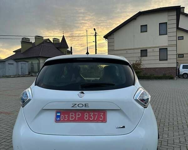 Белый Рено Зое, объемом двигателя 0 л и пробегом 75 тыс. км за 9250 $, фото 9 на Automoto.ua