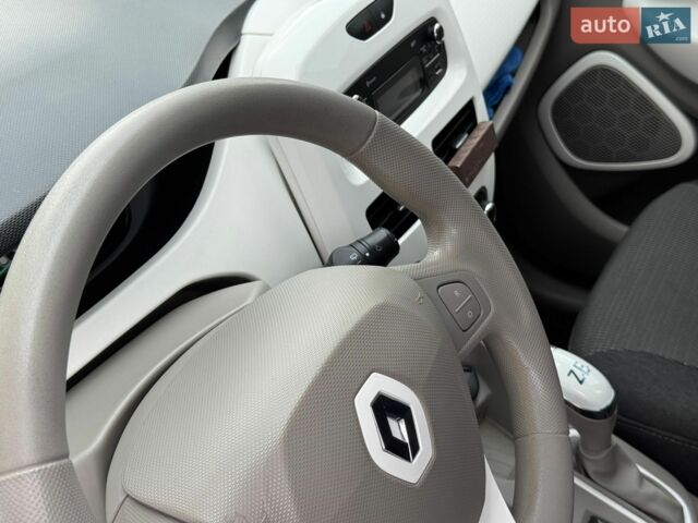 Білий Рено Зое, об'ємом двигуна 0 л та пробігом 85 тис. км за 9200 $, фото 100 на Automoto.ua