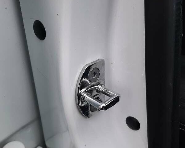 Білий Рено Зое, об'ємом двигуна 0 л та пробігом 123 тис. км за 9650 $, фото 16 на Automoto.ua