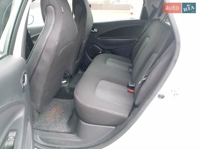 Белый Рено Зое, объемом двигателя 0 л и пробегом 138 тыс. км за 10700 $, фото 7 на Automoto.ua