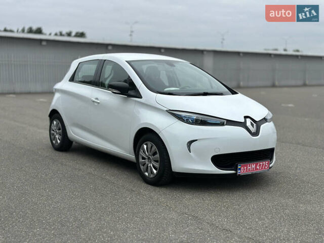 Белый Рено Зое, объемом двигателя 0 л и пробегом 74 тыс. км за 9550 $, фото 3 на Automoto.ua