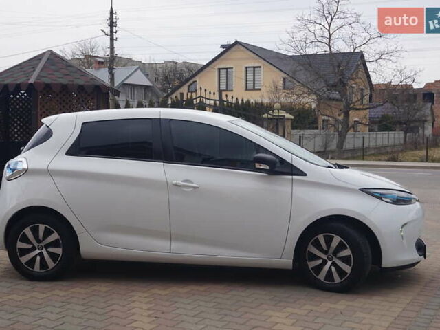 Белый Рено Зое, объемом двигателя 0 л и пробегом 60 тыс. км за 9222 $, фото 4 на Automoto.ua