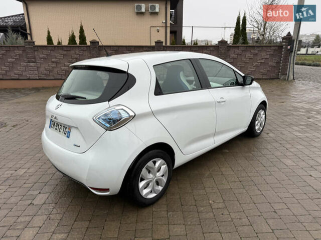 Белый Рено Зое, объемом двигателя 0 л и пробегом 106 тыс. км за 8100 $, фото 3 на Automoto.ua