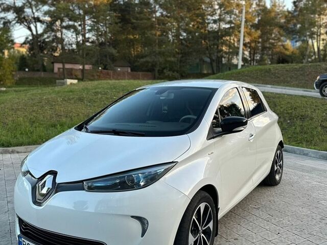Белый Рено Зое, объемом двигателя 0 л и пробегом 139 тыс. км за 9500 $, фото 2 на Automoto.ua
