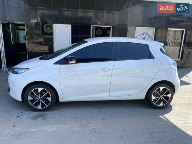 Белый Рено Зое, объемом двигателя 0 л и пробегом 103 тыс. км за 8900 $, фото 1 на Automoto.ua