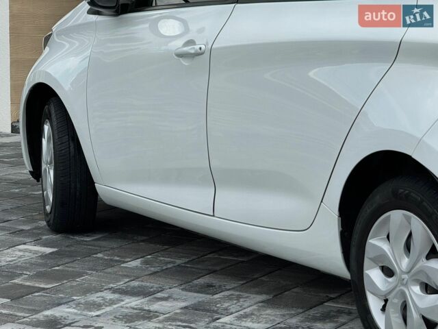 Білий Рено Зое, об'ємом двигуна 0 л та пробігом 85 тис. км за 9200 $, фото 61 на Automoto.ua