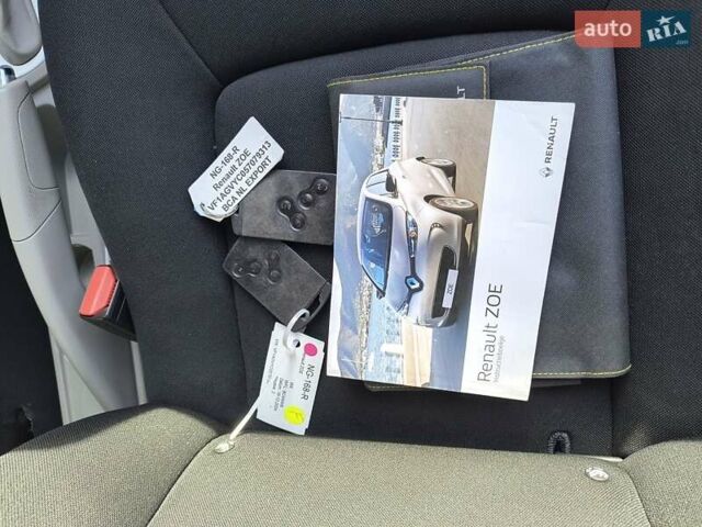 Белый Рено Зое, объемом двигателя 0 л и пробегом 63 тыс. км за 8500 $, фото 24 на Automoto.ua