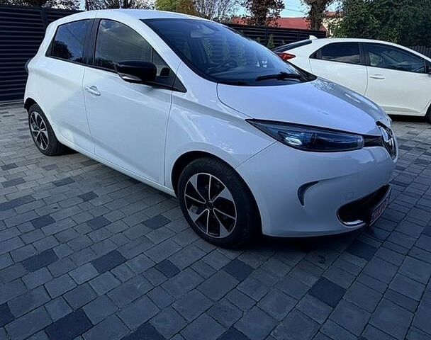 Белый Рено Зое, объемом двигателя 0 л и пробегом 89 тыс. км за 9350 $, фото 2 на Automoto.ua