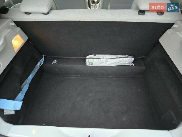 Белый Рено Зое, объемом двигателя 0 л и пробегом 137 тыс. км за 7800 $, фото 6 на Automoto.ua