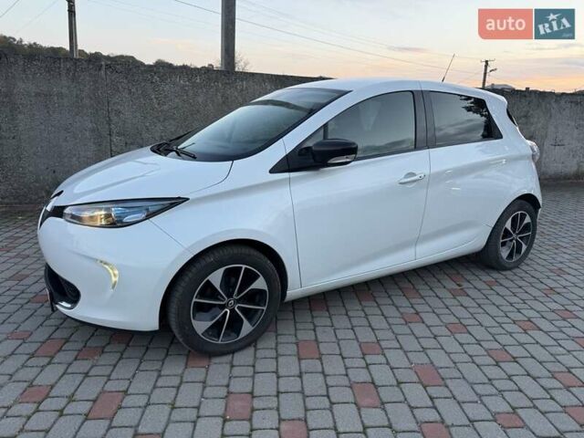 Белый Рено Зое, объемом двигателя 0 л и пробегом 132 тыс. км за 8800 $, фото 2 на Automoto.ua