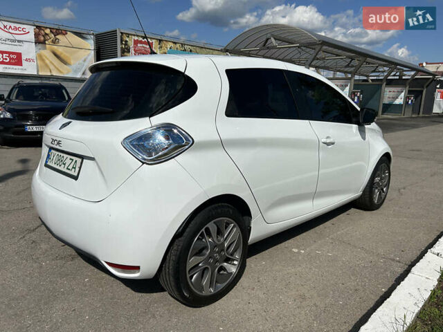 Белый Рено Зое, объемом двигателя 0 л и пробегом 93 тыс. км за 10000 $, фото 4 на Automoto.ua