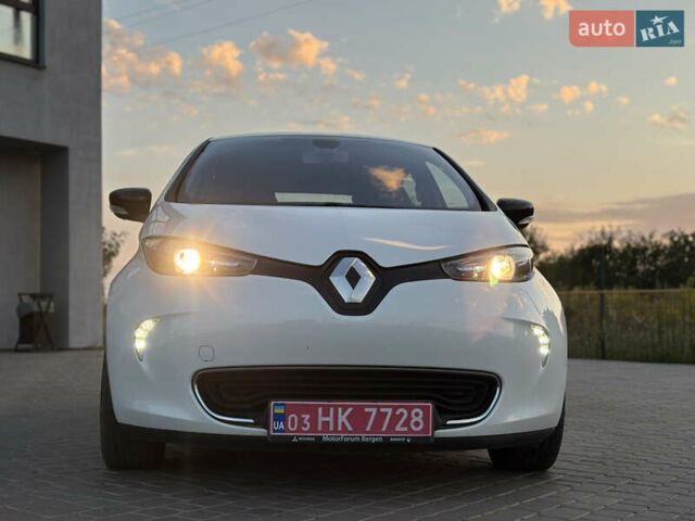 Белый Рено Зое, объемом двигателя 0 л и пробегом 128 тыс. км за 8500 $, фото 26 на Automoto.ua