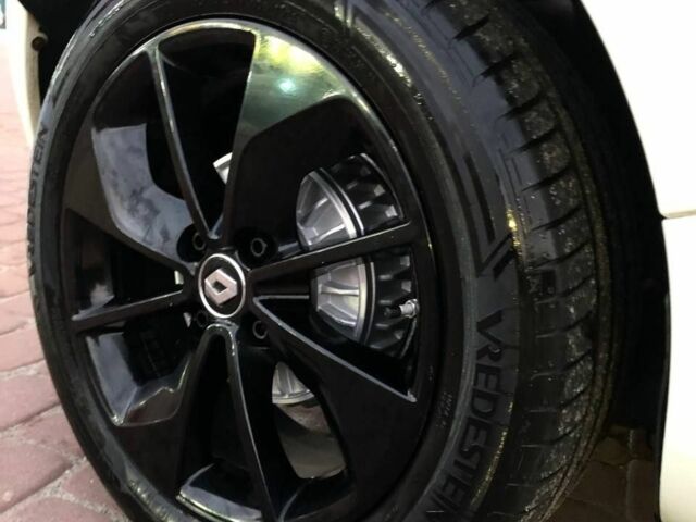 Белый Рено Зое, объемом двигателя 0 л и пробегом 120 тыс. км за 8900 $, фото 7 на Automoto.ua