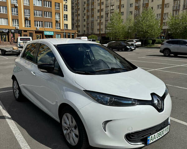 Белый Рено Зое, объемом двигателя 0 л и пробегом 127 тыс. км за 9200 $, фото 1 на Automoto.ua