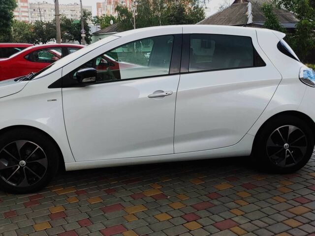 Белый Рено Зое, объемом двигателя 0 л и пробегом 107 тыс. км за 9900 $, фото 1 на Automoto.ua
