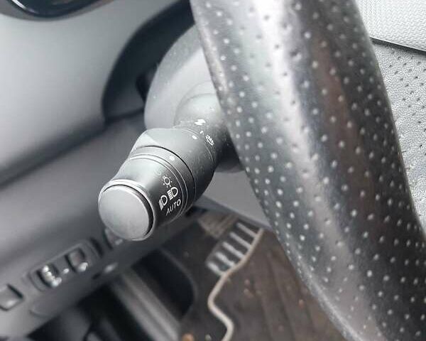 Білий Рено Зое, об'ємом двигуна 0 л та пробігом 123 тис. км за 9650 $, фото 28 на Automoto.ua