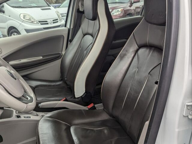 Белый Рено Зое, объемом двигателя 0 л и пробегом 127 тыс. км за 9300 $, фото 7 на Automoto.ua
