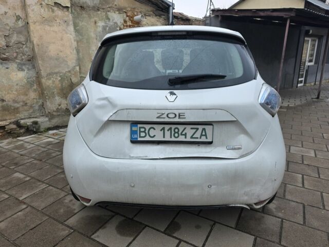 Белый Рено Зое, объемом двигателя 0 л и пробегом 152 тыс. км за 8400 $, фото 17 на Automoto.ua