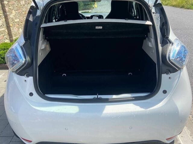 Білий Рено Зое, об'ємом двигуна 0 л та пробігом 103 тис. км за 10500 $, фото 3 на Automoto.ua