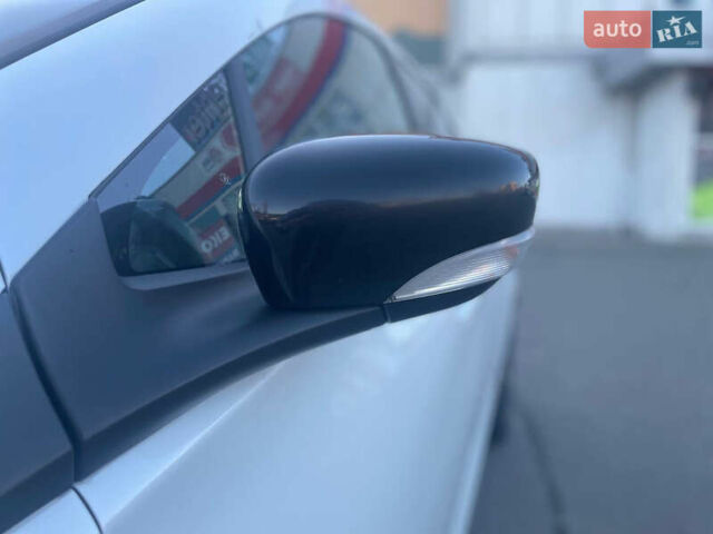 Белый Рено Зое, объемом двигателя 0 л и пробегом 200 тыс. км за 8998 $, фото 15 на Automoto.ua