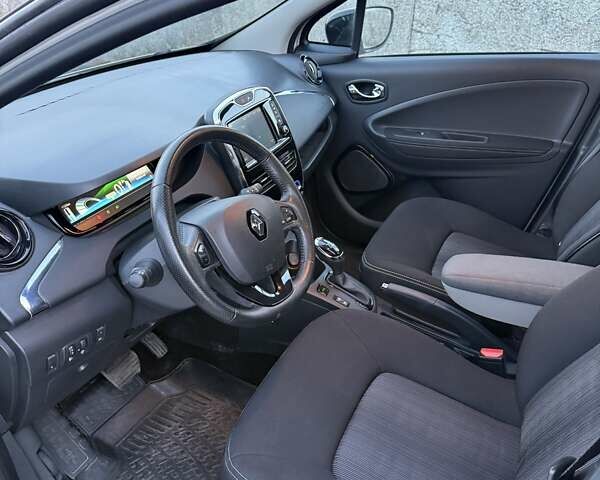 Белый Рено Зое, объемом двигателя 0 л и пробегом 132 тыс. км за 8800 $, фото 11 на Automoto.ua