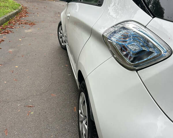 Білий Рено Зое, об'ємом двигуна 0 л та пробігом 96 тис. км за 8600 $, фото 21 на Automoto.ua