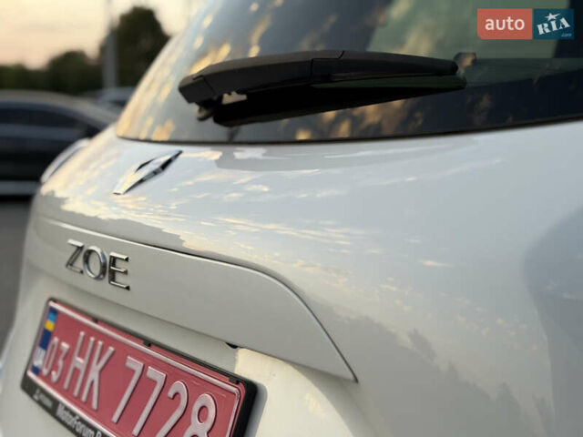 Белый Рено Зое, объемом двигателя 0 л и пробегом 128 тыс. км за 8500 $, фото 11 на Automoto.ua