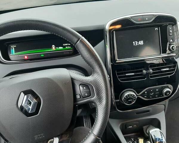 Білий Рено Зое, об'ємом двигуна 0 л та пробігом 123 тис. км за 9650 $, фото 51 на Automoto.ua