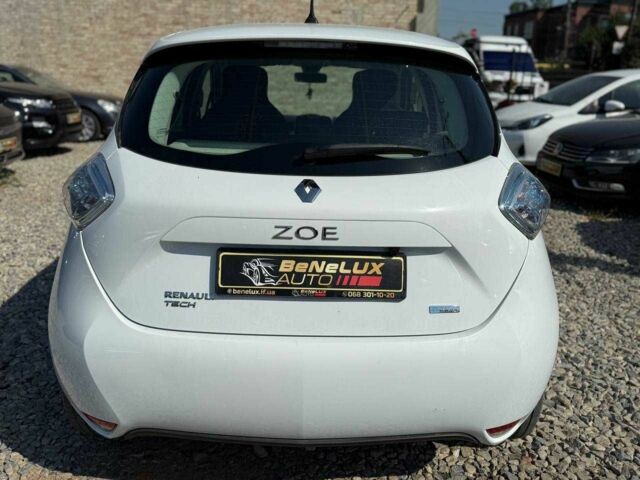 Белый Рено Зое, объемом двигателя 0 л и пробегом 93 тыс. км за 9799 $, фото 6 на Automoto.ua