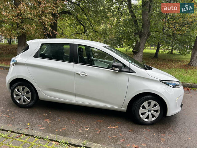 Білий Рено Зое, об'ємом двигуна 0 л та пробігом 96 тис. км за 8600 $, фото 7 на Automoto.ua