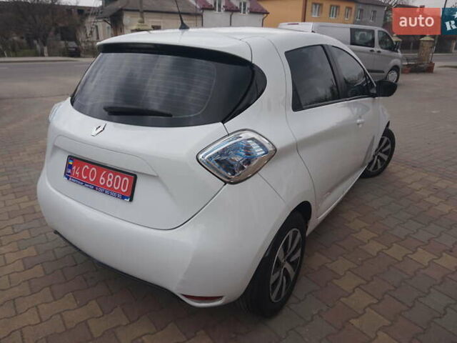 Белый Рено Зое, объемом двигателя 0 л и пробегом 60 тыс. км за 9222 $, фото 15 на Automoto.ua