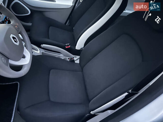 Белый Рено Зое, объемом двигателя 0 л и пробегом 108 тыс. км за 9250 $, фото 13 на Automoto.ua