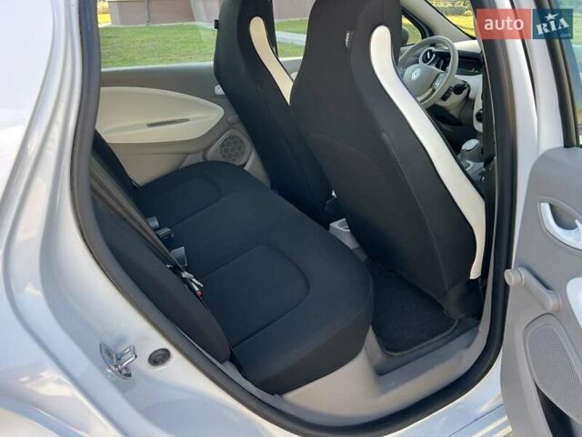 Белый Рено Зое, объемом двигателя 0 л и пробегом 110 тыс. км за 8450 $, фото 16 на Automoto.ua