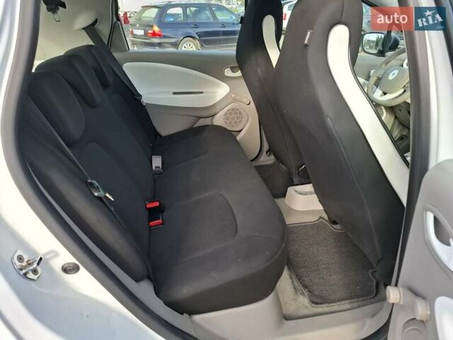 Білий Рено Зое, об'ємом двигуна 0 л та пробігом 120 тис. км за 8500 $, фото 12 на Automoto.ua