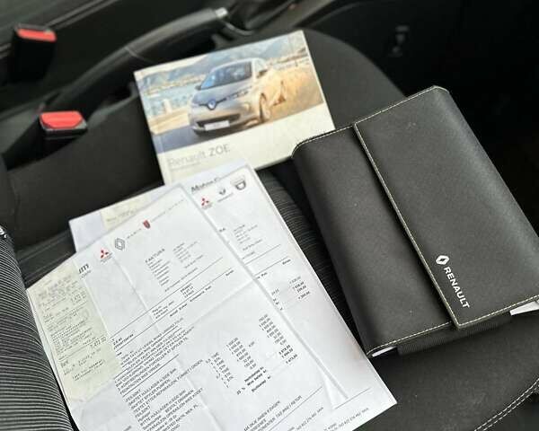 Белый Рено Зое, объемом двигателя 0 л и пробегом 200 тыс. км за 8998 $, фото 26 на Automoto.ua