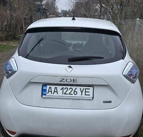 Белый Рено Зое, объемом двигателя 0 л и пробегом 137 тыс. км за 7800 $, фото 1 на Automoto.ua