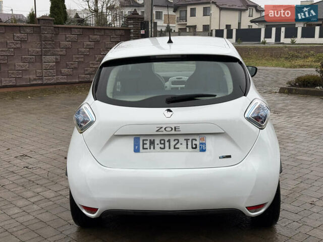Белый Рено Зое, объемом двигателя 0 л и пробегом 106 тыс. км за 8100 $, фото 4 на Automoto.ua