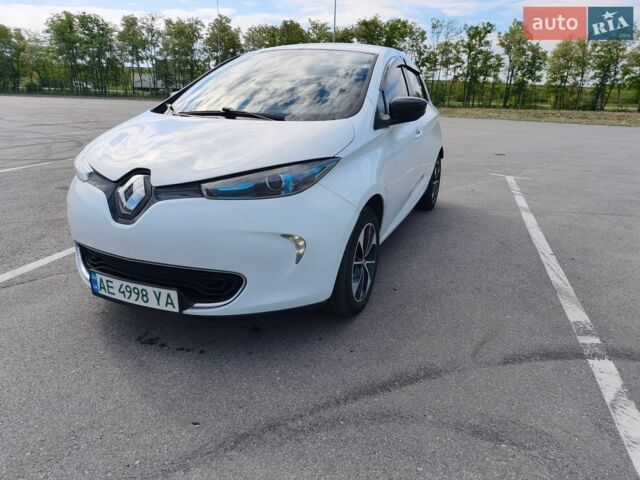 Белый Рено Зое, объемом двигателя 0 л и пробегом 205 тыс. км за 9500 $, фото 2 на Automoto.ua