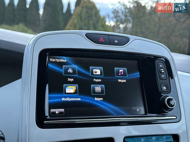 Белый Рено Зое, объемом двигателя 0 л и пробегом 43 тыс. км за 9399 $, фото 77 на Automoto.ua